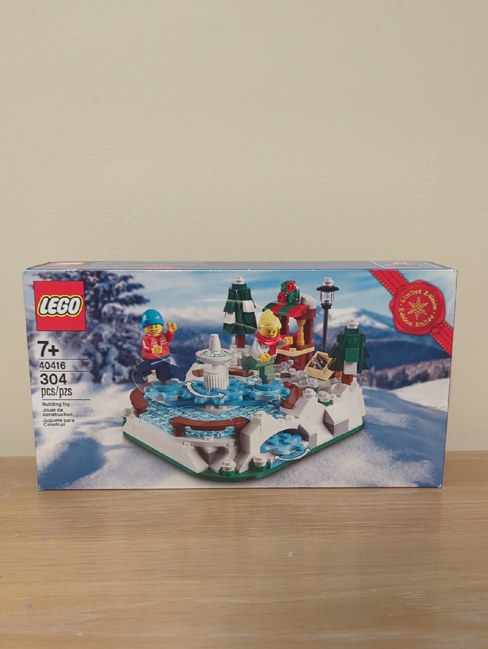 LEGO Winter Ice Rink Scene Limited Edition Brand New